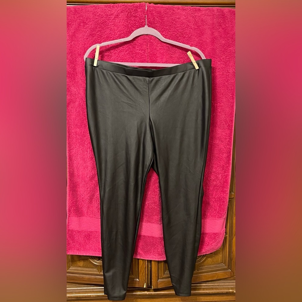 Pre-loved Full Length Signature Waist Faux Leather Legging by Torrid size 2
